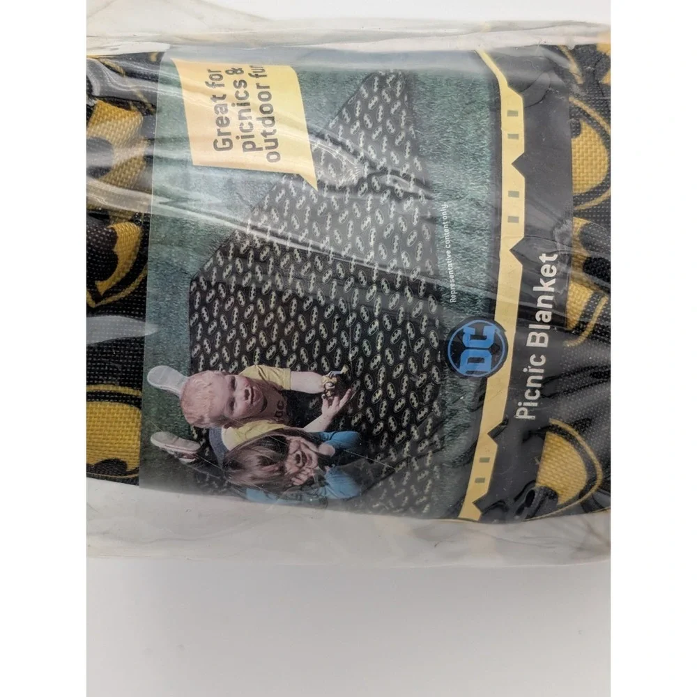 Batman‎ DC Picnic Blanket Water Resistant Backing 58
